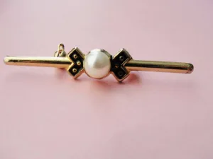 Elegant Vintage Bar Pin Brooch Late 1950s Costume Jewelry